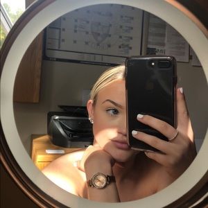 Meet your Posher, Leanne